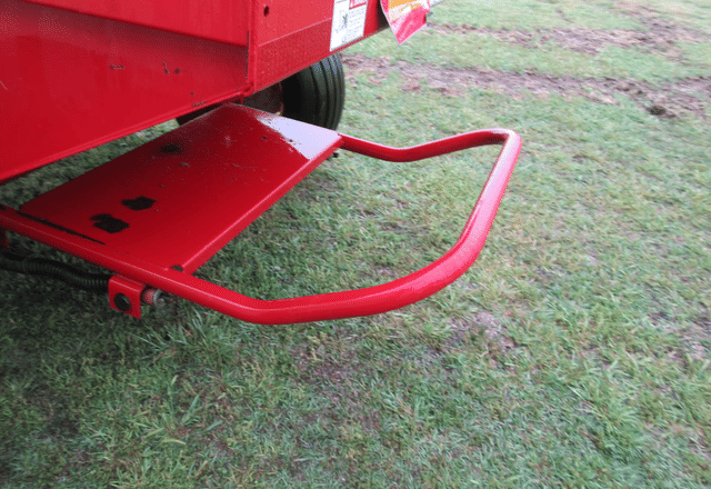 Image of New Holland BR7060 equipment image 4