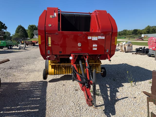 Image of New Holland BR7060 equipment image 1