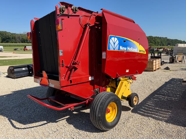 Image of New Holland BR7060 equipment image 4