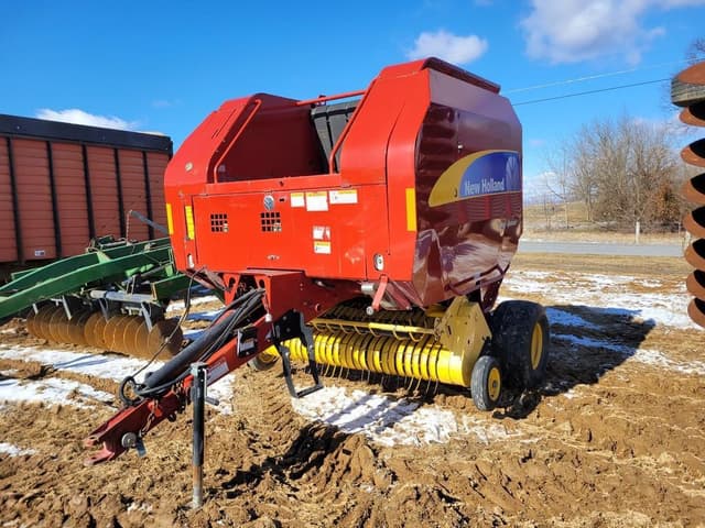Image of New Holland BR7060 equipment image 2