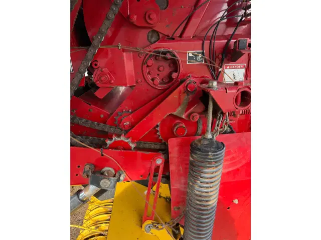Image of New Holland BR7060 equipment image 3