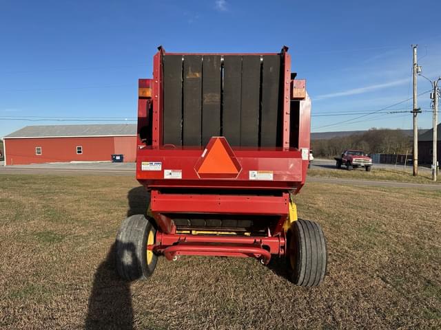 Image of New Holland BR7060 equipment image 3