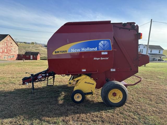 Image of New Holland BR7060 equipment image 4