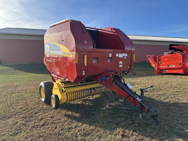 Image of New Holland BR7060 equipment image 1