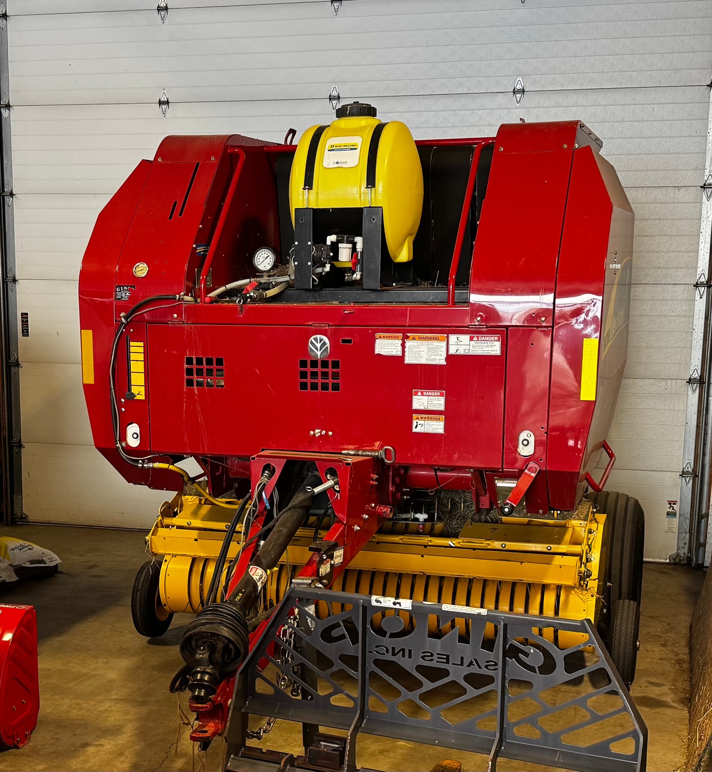 New Holland BR7060 Equipment Image0