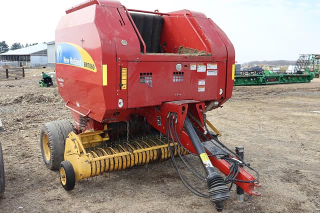 Image of New Holland BR7060 equipment image 2