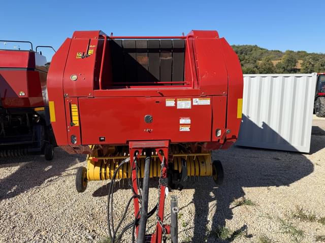 Image of New Holland BR7060 equipment image 1