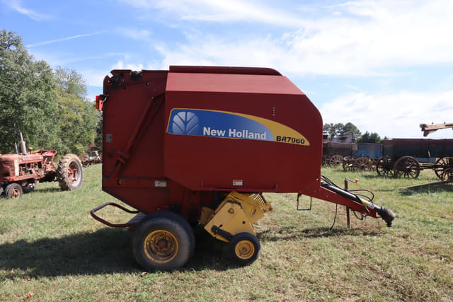 Image of New Holland BR7060 equipment image 4