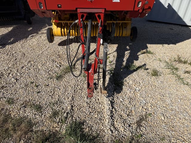 Image of New Holland BR7060 equipment image 2