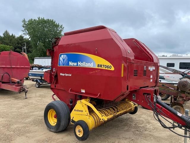 Image of New Holland BR7060 equipment image 3