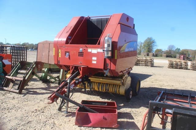 Image of New Holland BR7070 equipment image 3