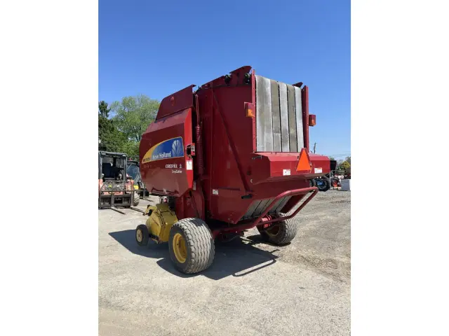 Image of New Holland BR7070 equipment image 3