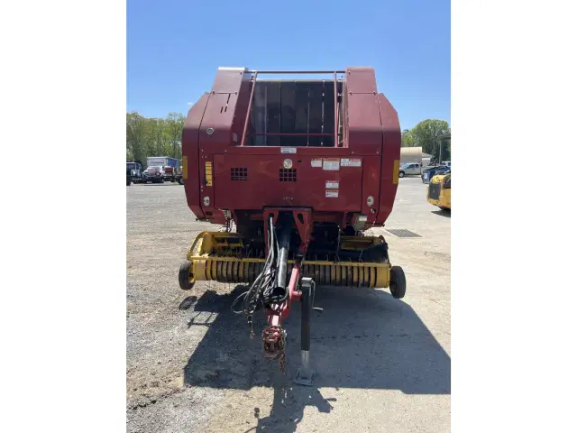 Image of New Holland BR7070 equipment image 1