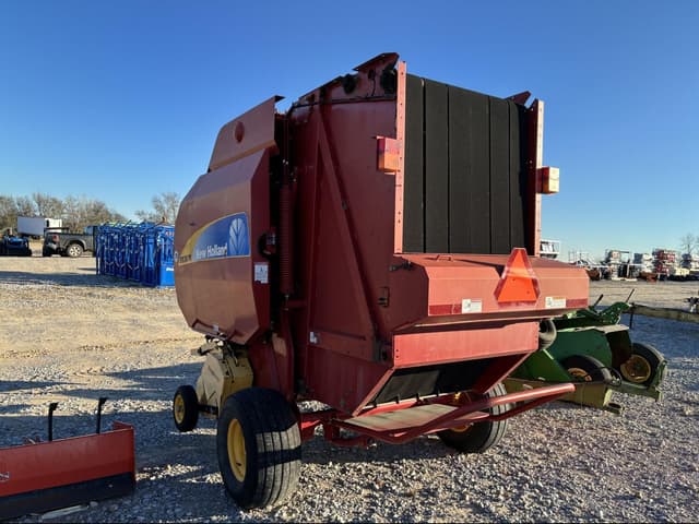 Image of New Holland BR7070 equipment image 4