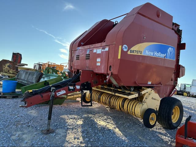 Image of New Holland BR7070 equipment image 1