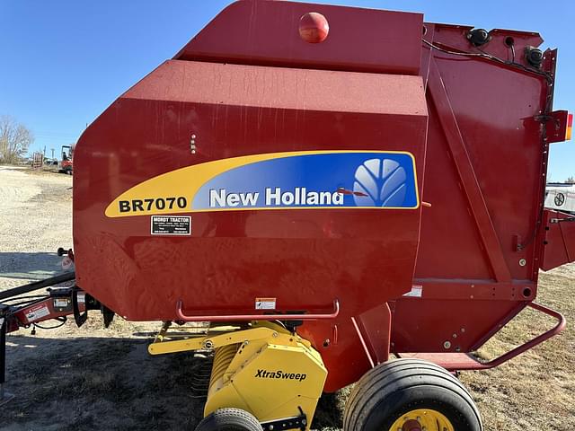 Image of New Holland BR7070 equipment image 2