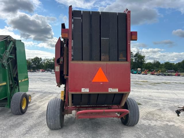 Image of New Holland BR7070 equipment image 4