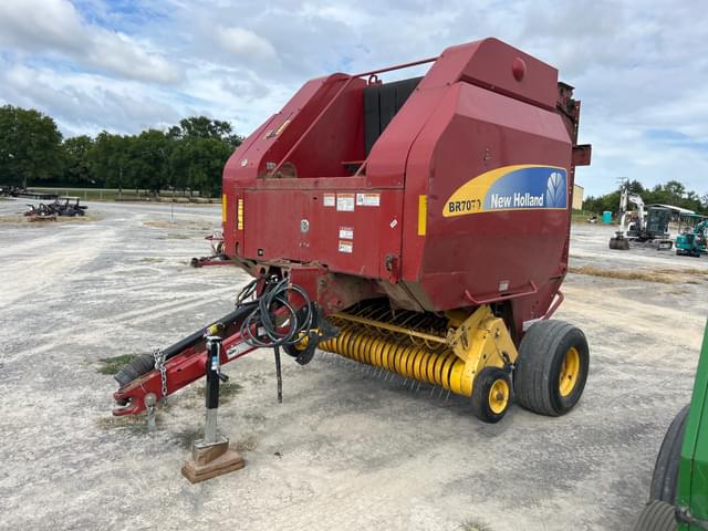 Image of New Holland BR7070 equipment image 2