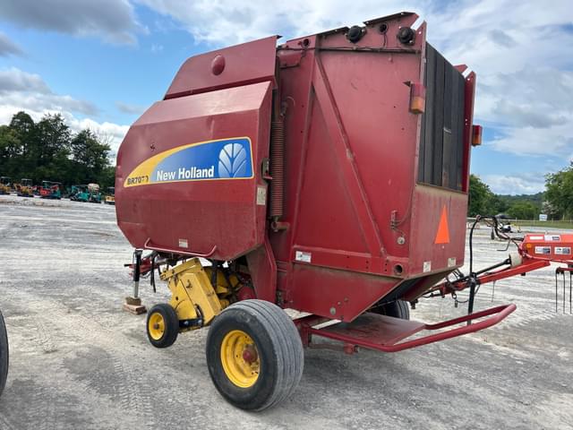 Image of New Holland BR7070 equipment image 3