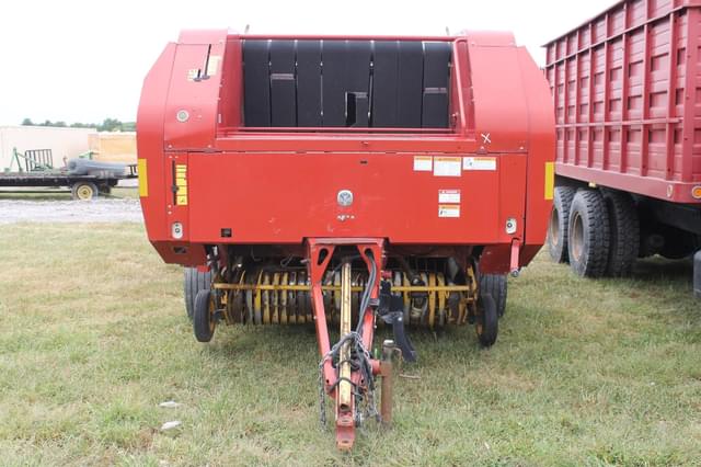 Image of New Holland BR7060 equipment image 3