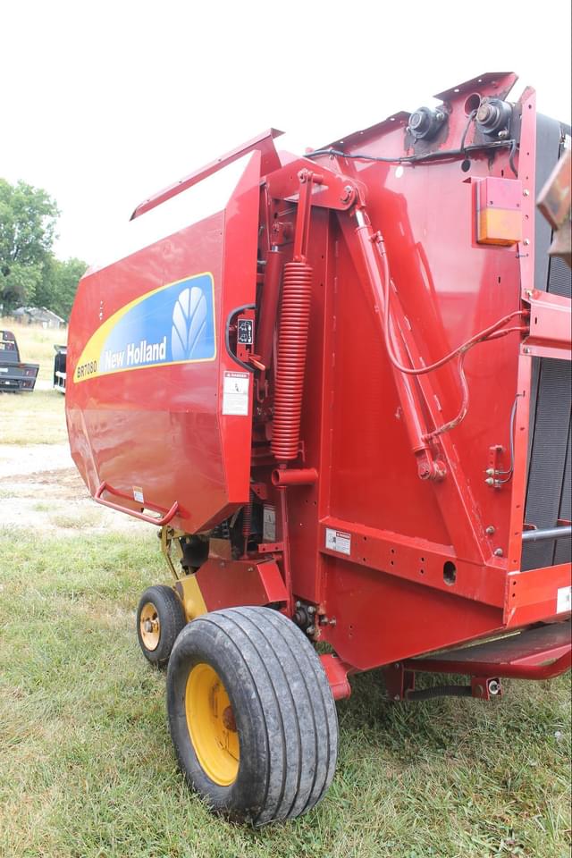 Image of New Holland BR7060 equipment image 1