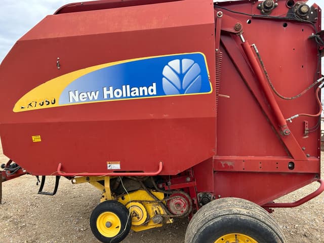 Image of New Holland BR7080 equipment image 4