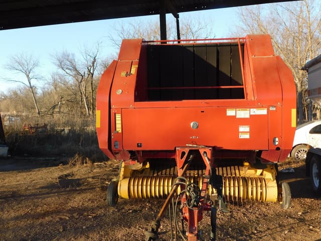 Image of New Holland BR7090 equipment image 4