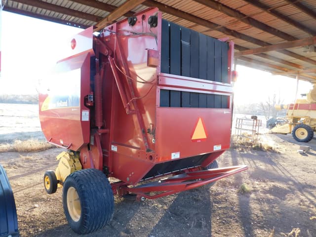 Image of New Holland BR7090 equipment image 3