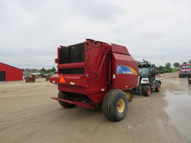 Image of New Holland BR7090 equipment image 2
