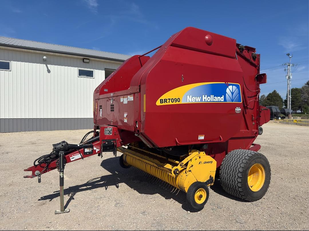 Image of New Holland BR7090 Primary image