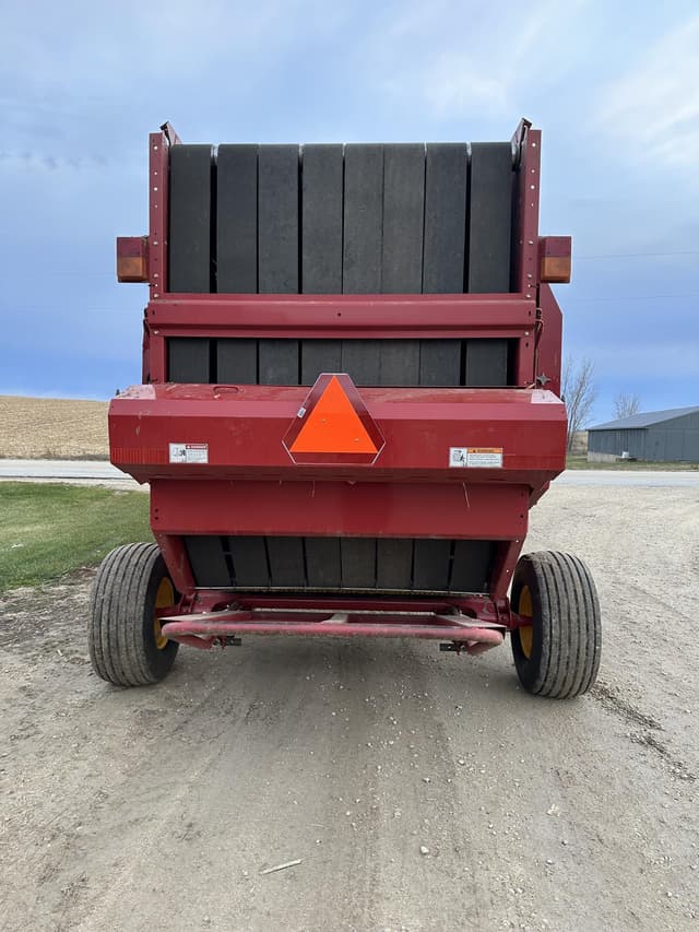 Image of New Holland BR7090 equipment image 3