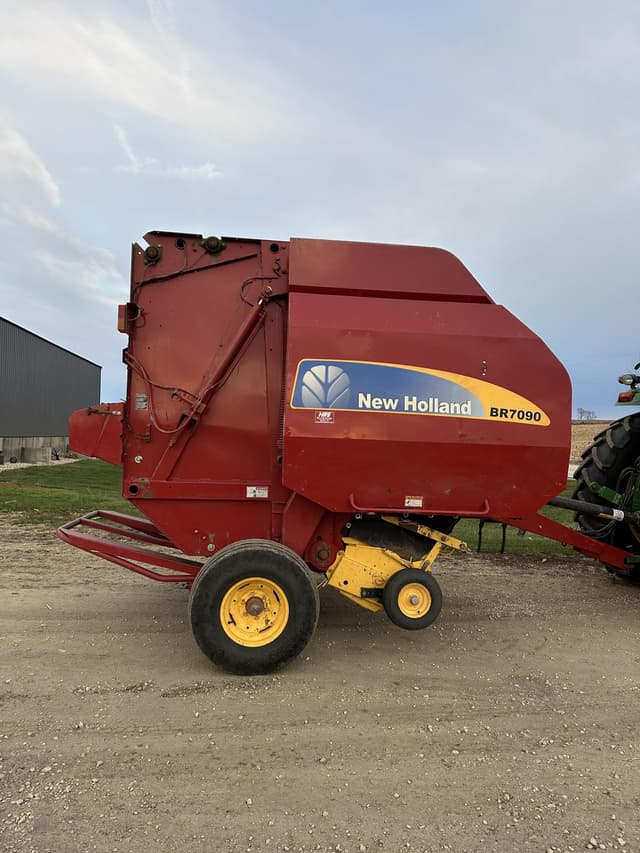 Image of New Holland BR7090 equipment image 2