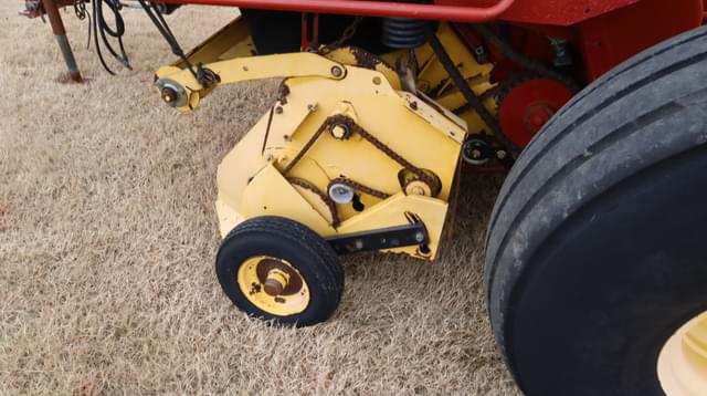 Image of New Holland BR7090 equipment image 4