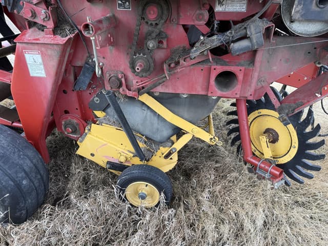 Image of New Holland BR7090 equipment image 3