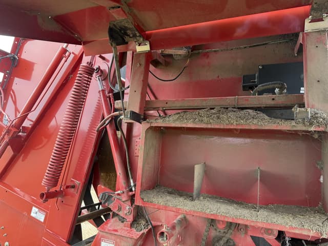 Image of New Holland BR7090 equipment image 4