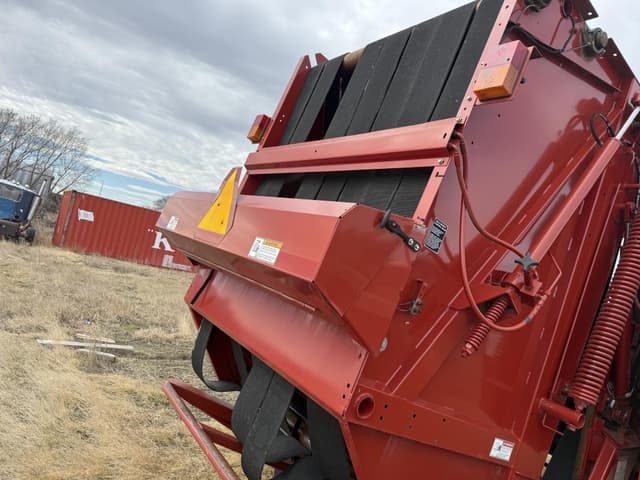 Image of New Holland BR7090 equipment image 1