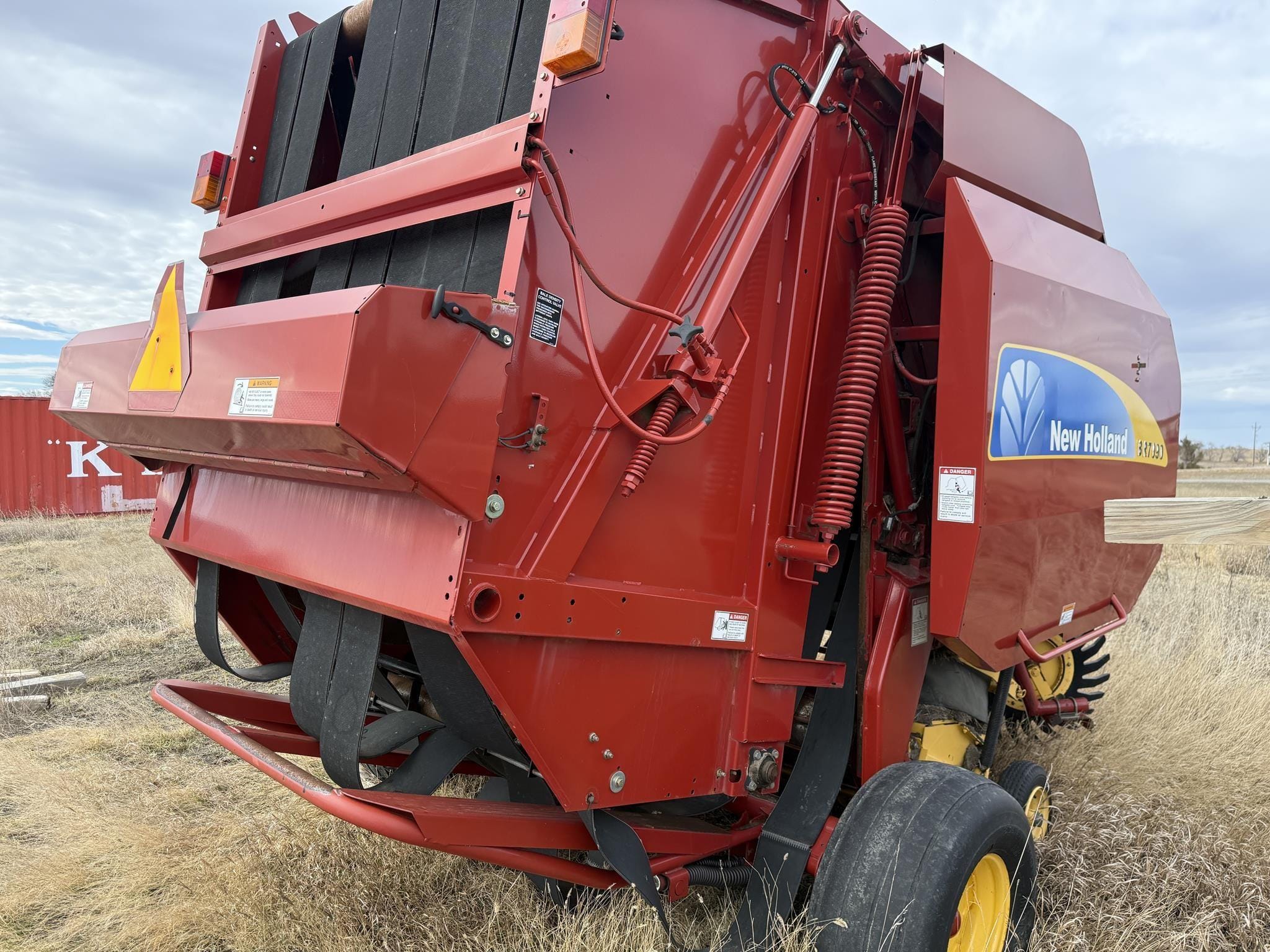 New Holland BR7090 Equipment Image0