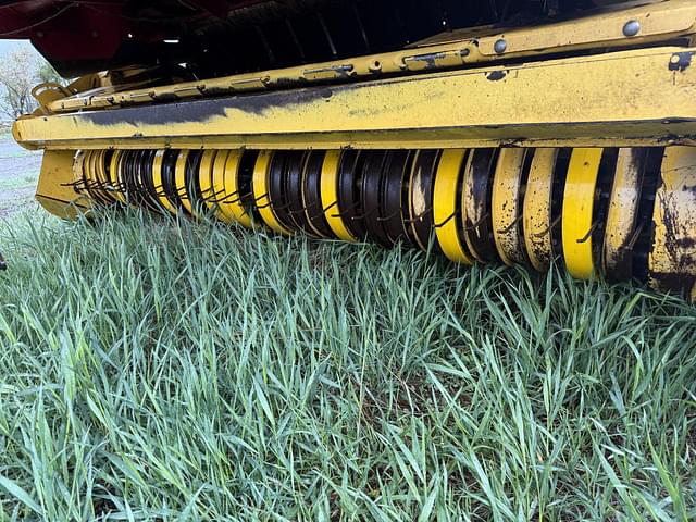Image of New Holland BR7090 equipment image 1