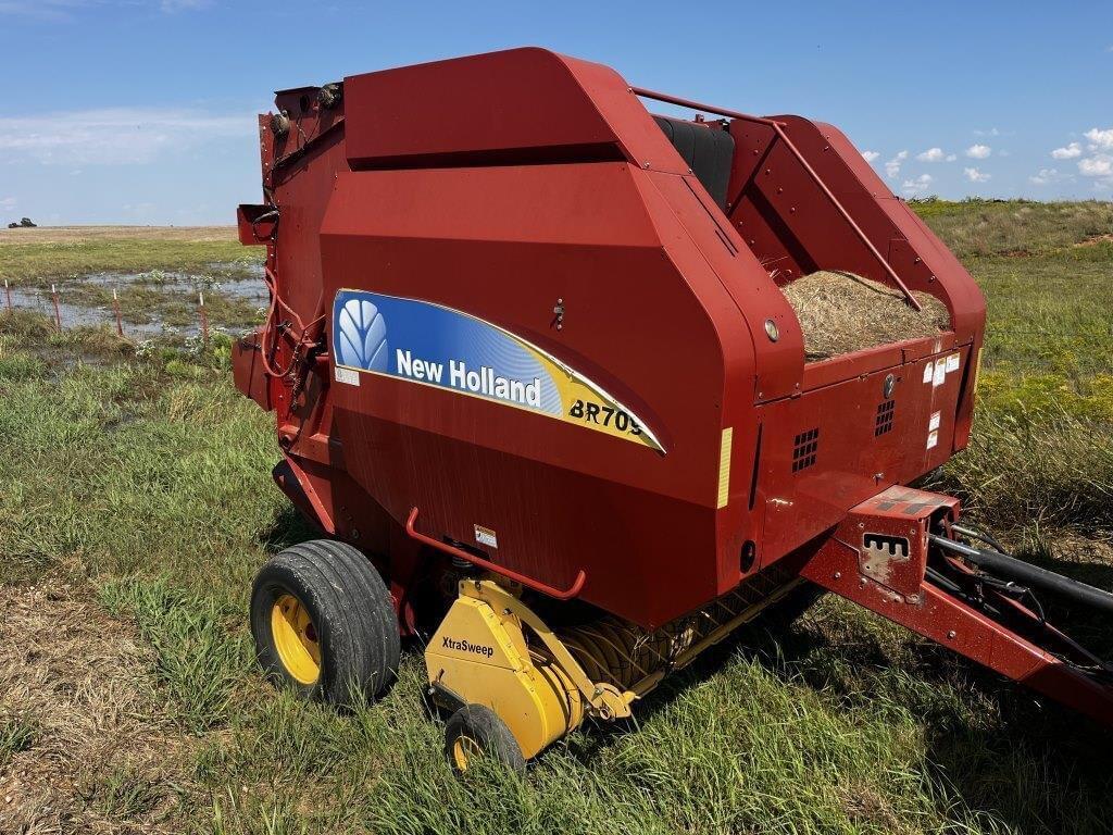 Image of New Holland BR7090 Image 1