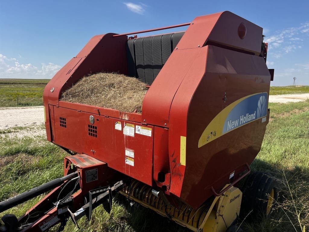 New Holland BR7090 Equipment Image0