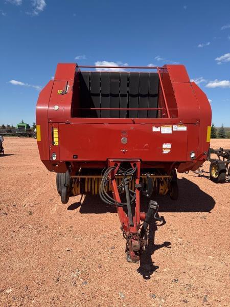Image of New Holland BR7090 equipment image 1