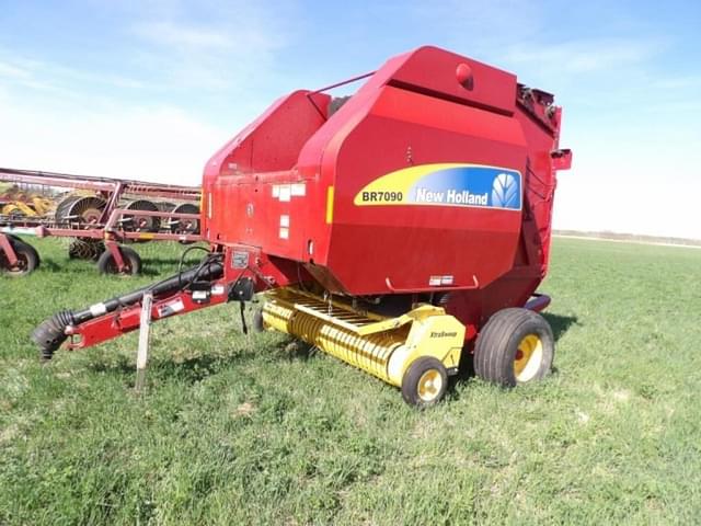 Image of New Holland BR7090 equipment image 3