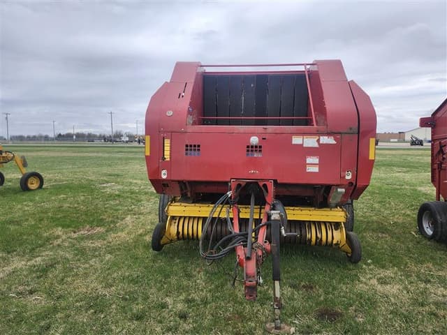 Image of New Holland BR7090 Specialty Crop equipment image 1