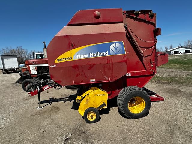 Image of New Holland BR7090 equipment image 3