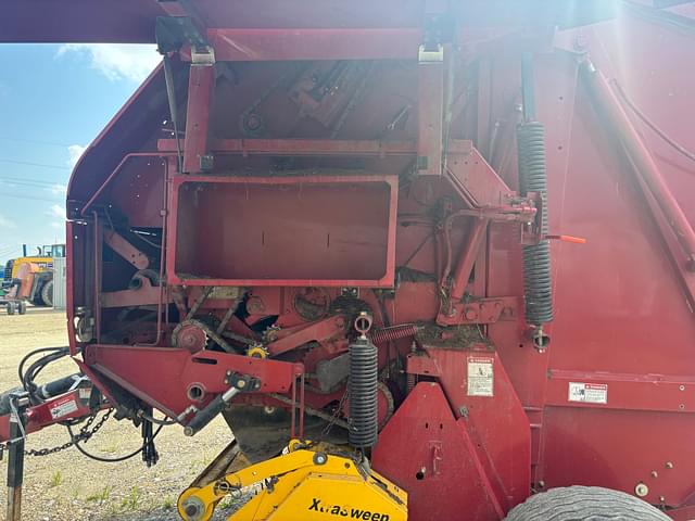 Image of New Holland BR7090 equipment image 4
