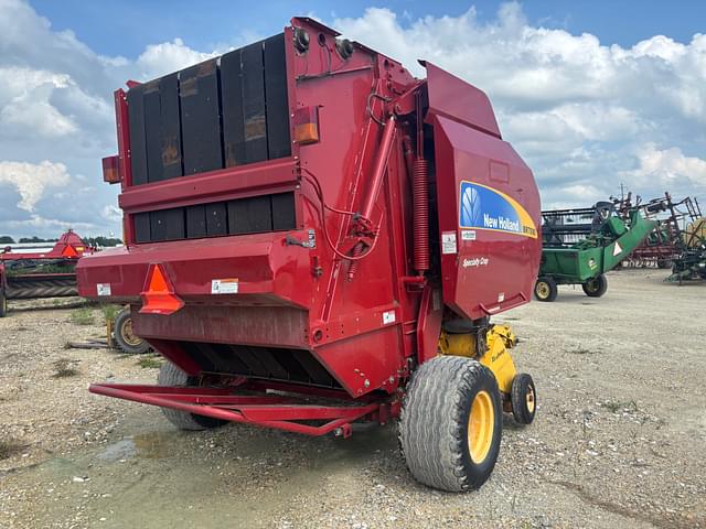 Image of New Holland BR7090 equipment image 2