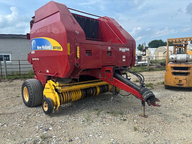 Image of New Holland BR7090 equipment image 1