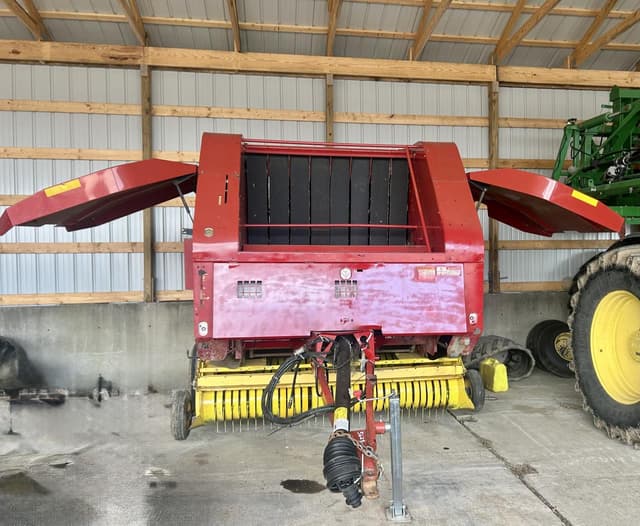 Image of New Holland BR7090 equipment image 2