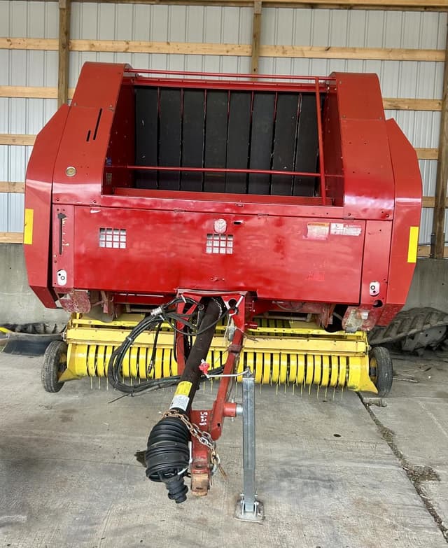 Image of New Holland BR7090 equipment image 1