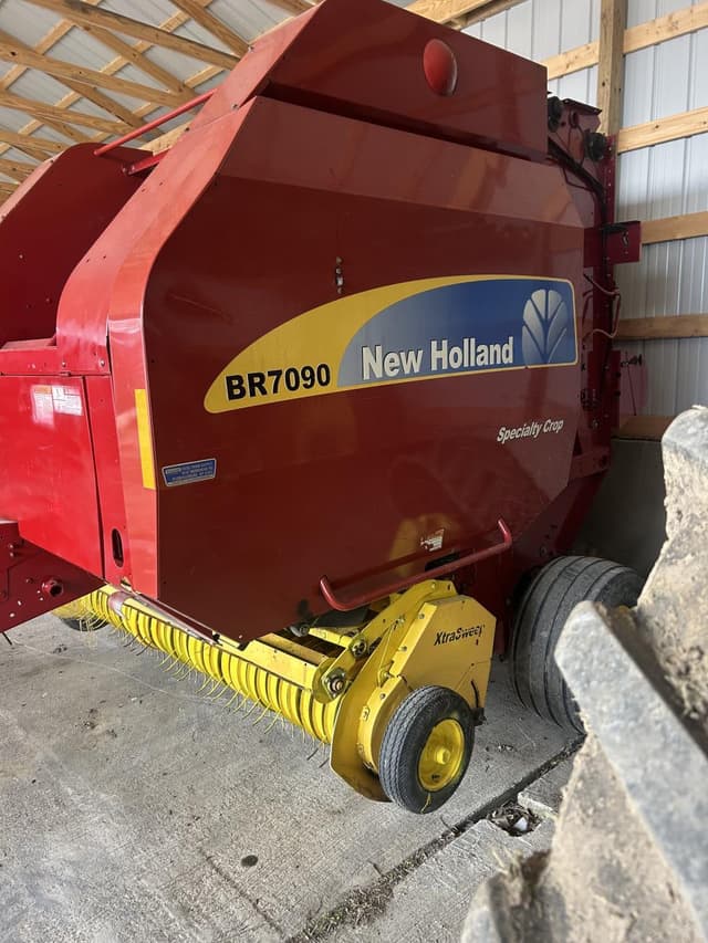 Image of New Holland BR7090 equipment image 3